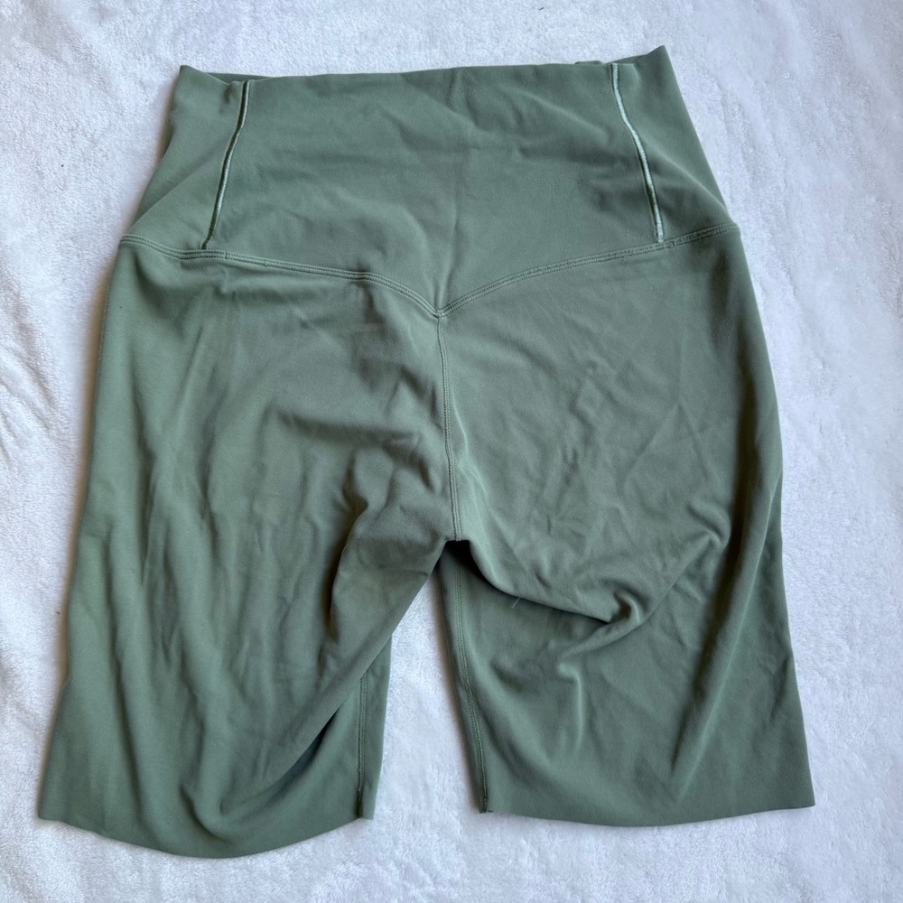 NIKE Zenvy Women's Gentle-Support High-Waisted 8" Biker Shorts - Picture 3 of 12